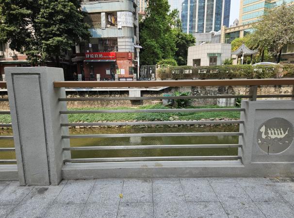 围栏无缺失损坏情况